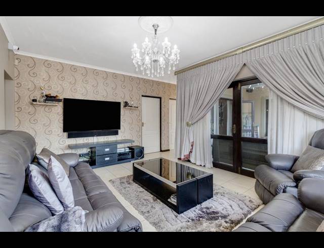 3 BEDROOM PROPERTY TO RENT IN BROADACRES